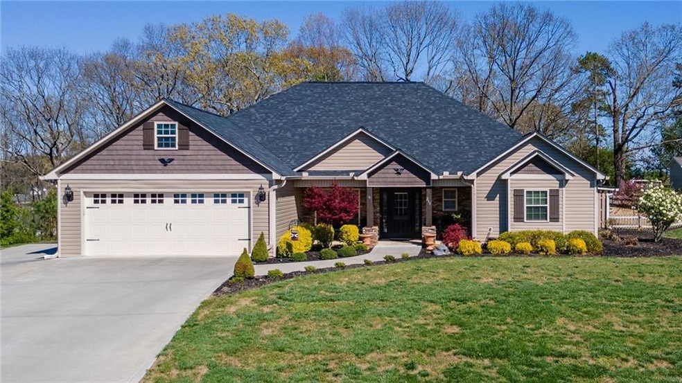 211 Willow Haven St, Calhoun, GA 30701 - photo 1