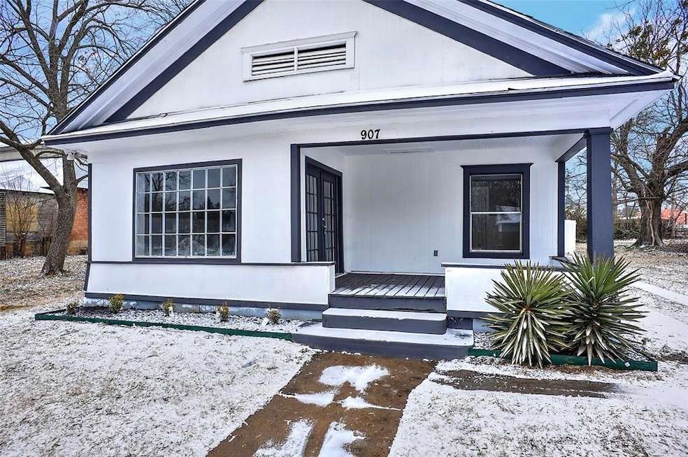 907 W Owing St, Denison, TX 75020 - photo 1