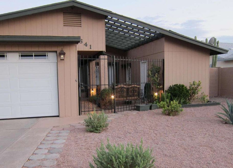 a-frontyard