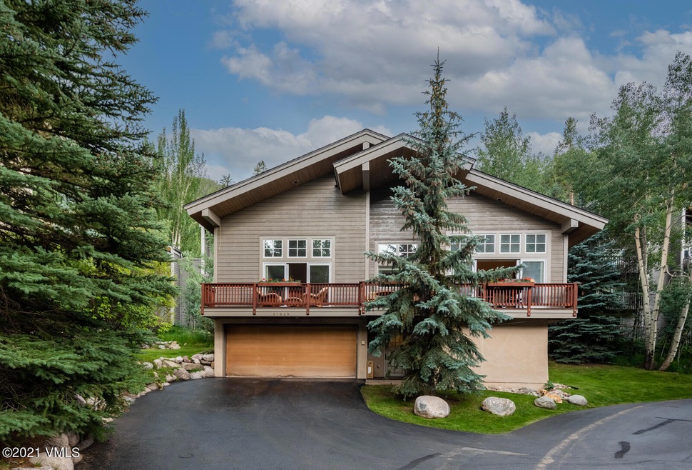 2782 Kinnickinnick Rd-2