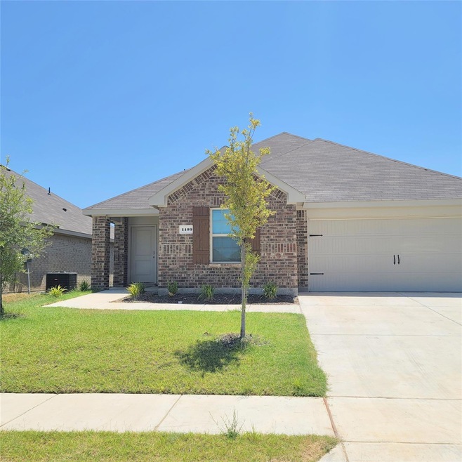 1109 Fairbanks Dr, Ennis, TX 75119 - photo 1