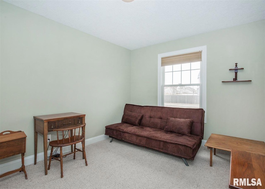 1561 W 68th St, Davenport, IA 52806 - photo 1