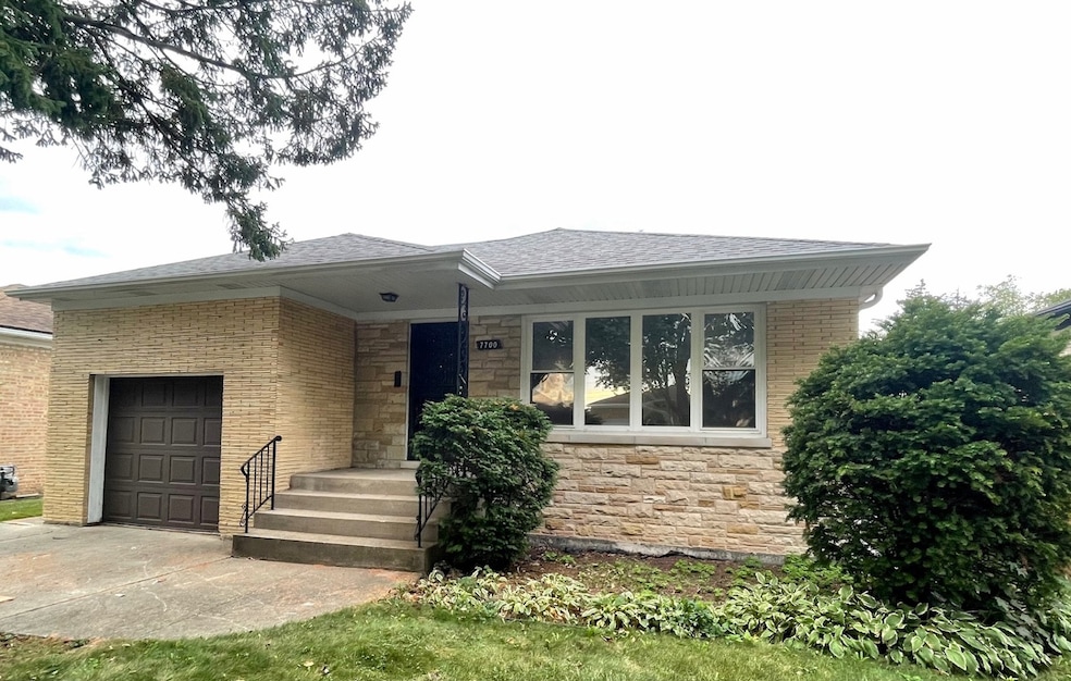 7700 N Neva Ave, Niles, IL 60714 - photo 1