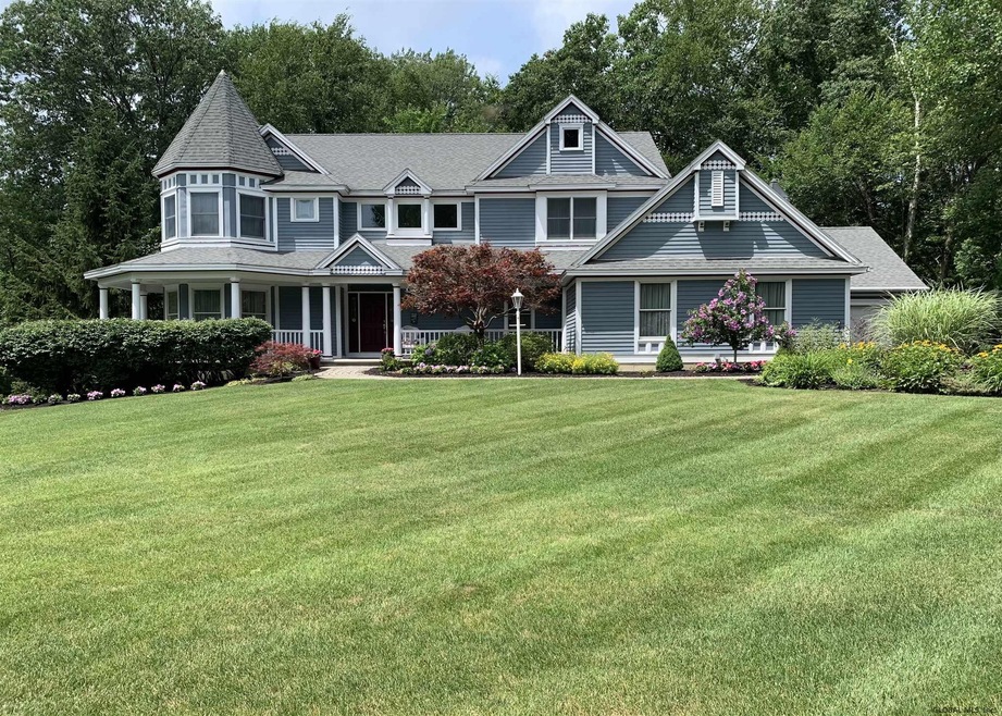 759 Waldens Pond Rd, Albany, NY 12203 - photo 1