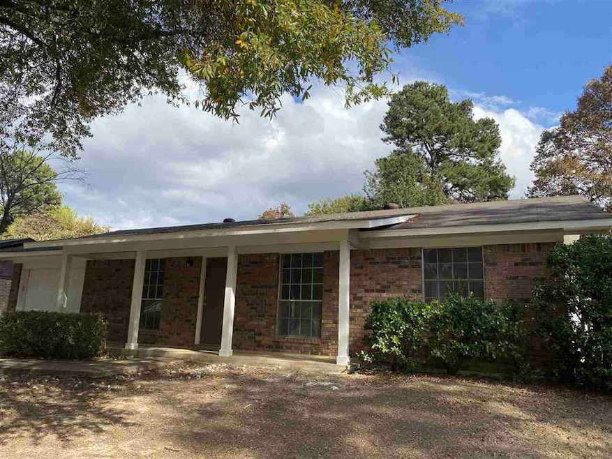 1712 Waverly Dr, Texarkana, TX 75501 - photo 1