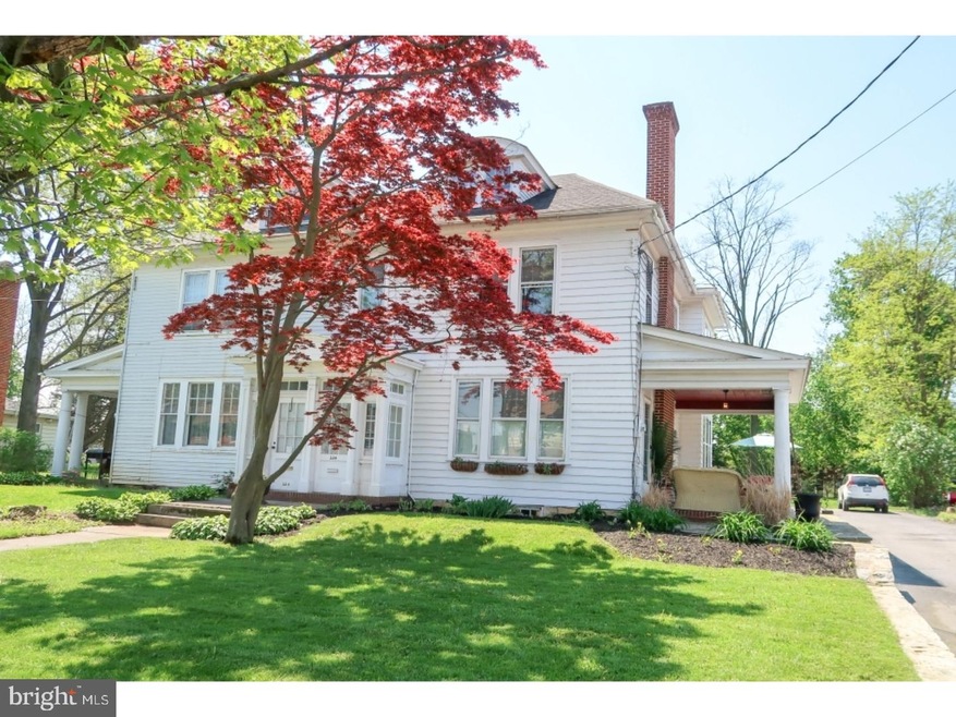 226 W Main St, Leola, PA 17540 - photo 1