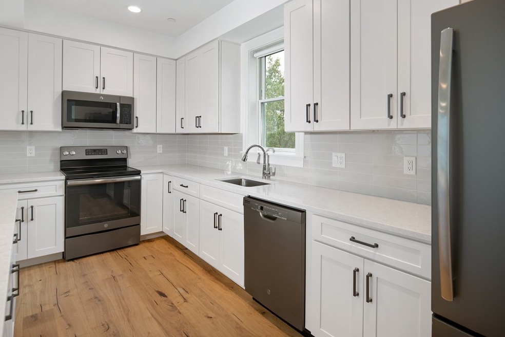 24 Magazine St unit 3, Cambridge, MA 02139 - photo 1
