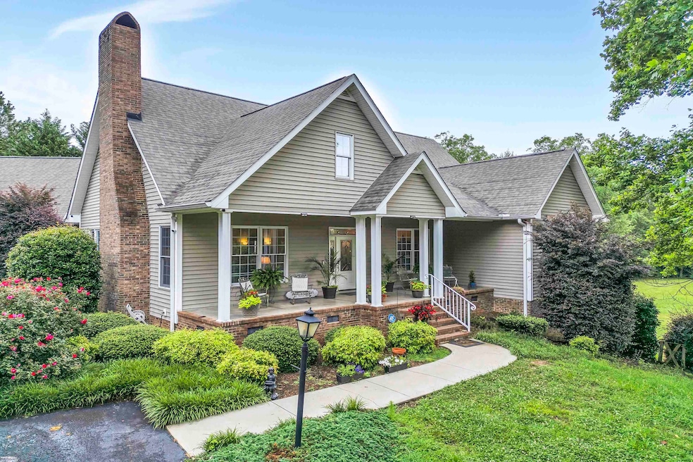 1527 S Blackstock Rd, Landrum, SC 29356 - photo 1