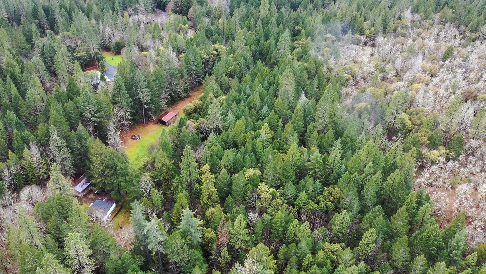 1935 Azalea Dr, Grants Pass, OR 97526 - photo 1