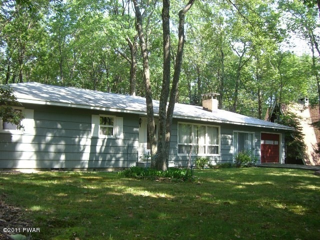 125 Hillcrest Dr, Hawley, PA 18428 - photo 1