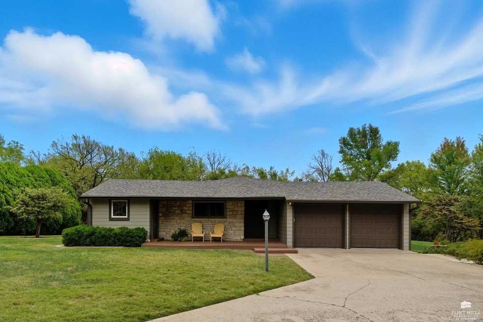2415 Lookout Dr, Manhattan, KS 66502 - photo 1