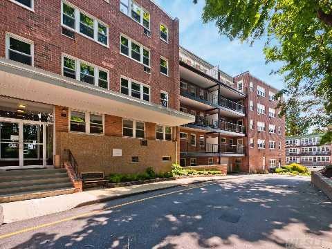 30 Pearsall Ave unit 1G, Glen Cove, NY 11542 - photo 1
