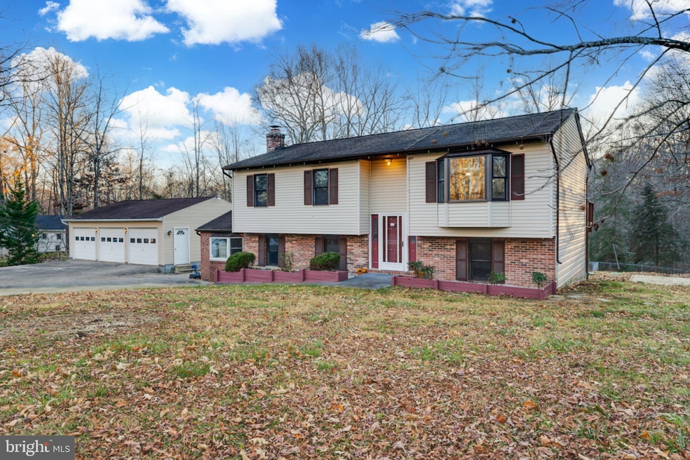 37489 E Lakeland Dr, Mechanicsville, MD 20659 - photo 1