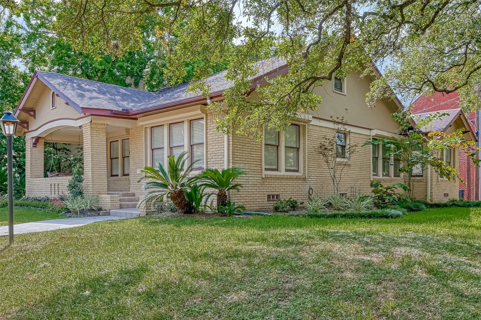 1604 Cherryhurst St, Houston, TX 77006 - photo 1