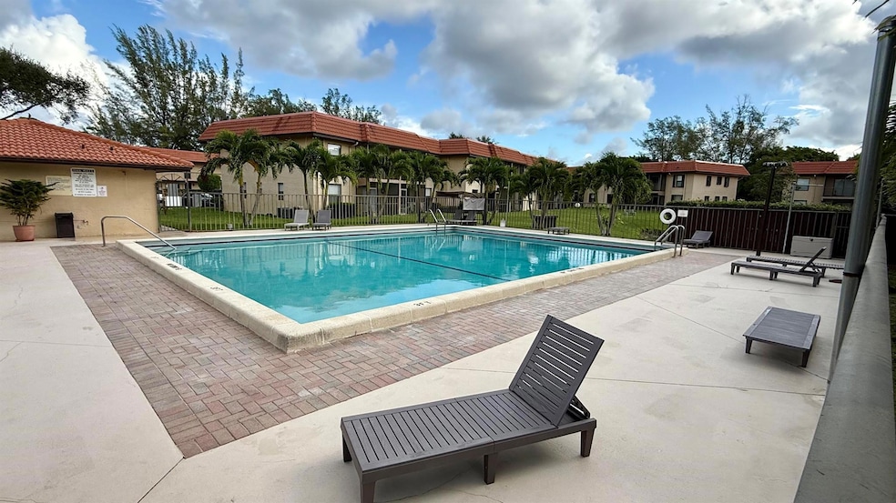 21905 Lake Forest Cir unit 101, Boca Raton, FL 33433 - photo 1