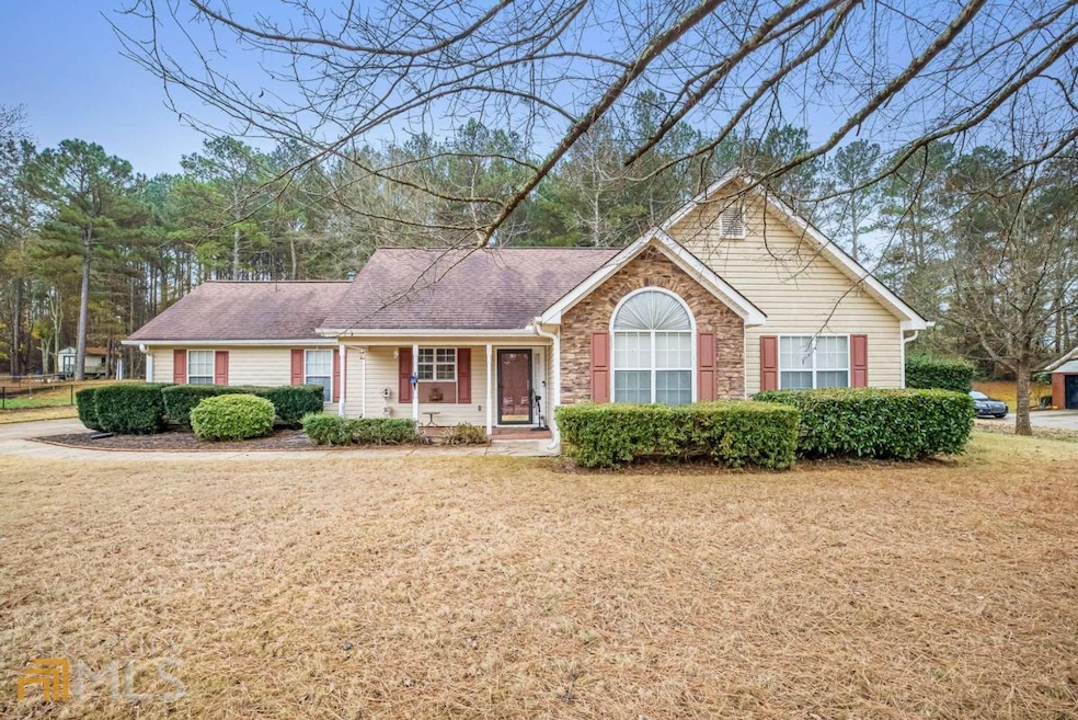 421 Stuarts Ln, Locust Grove, GA 30248 - photo 1