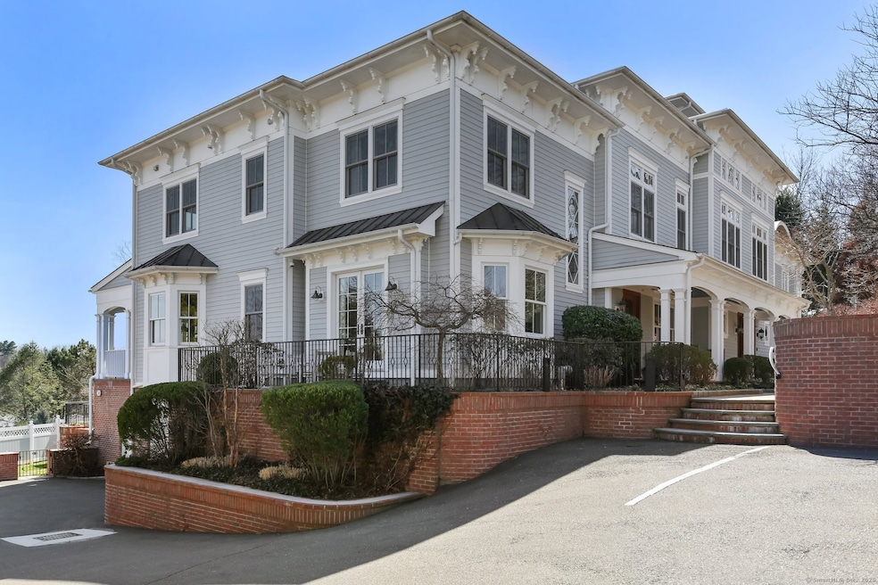 523 E Putnam Ave unit B, Greenwich, CT 06830 - photo 1