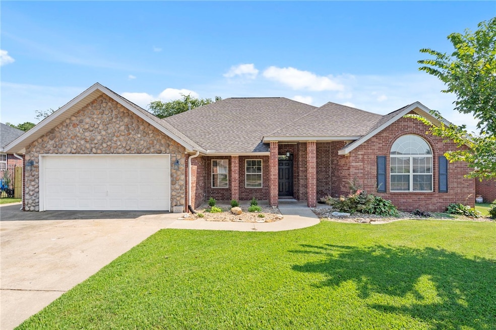 725 Todd Cir, Pea Ridge, AR 72751 - photo 1