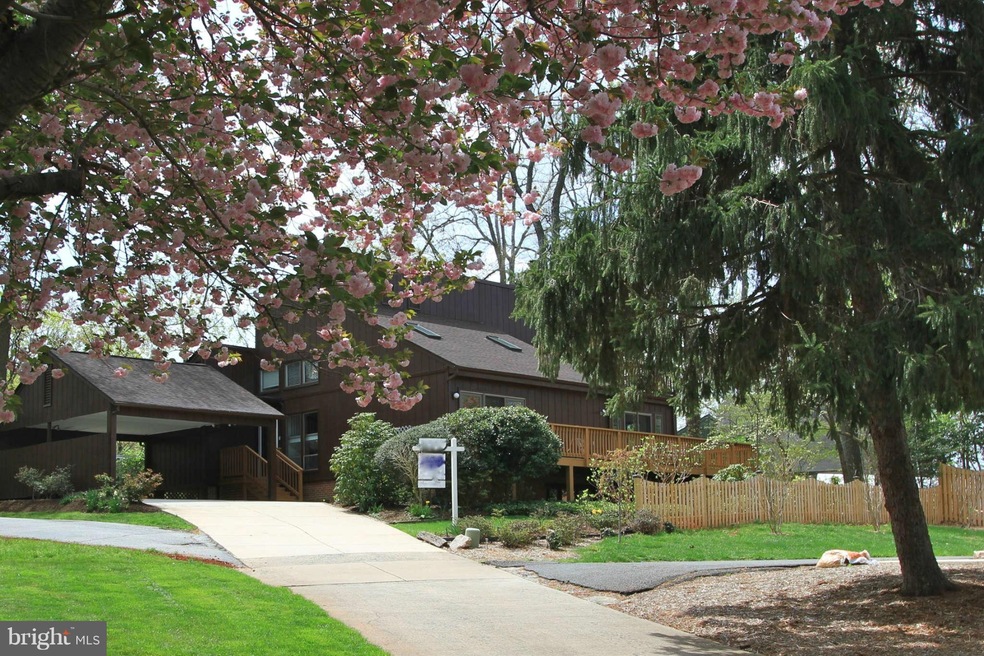 9335 Raintree Rd, Burke, VA 22015 - photo 1