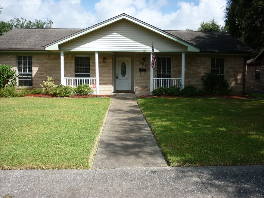 705 Briargrove Dr, Alvin, TX 77511 - photo 1