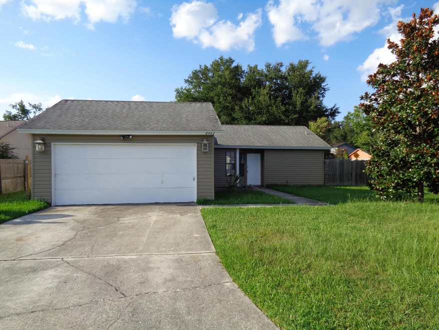 8463 Capricorn St, Jacksonville, FL 32216 - photo 1