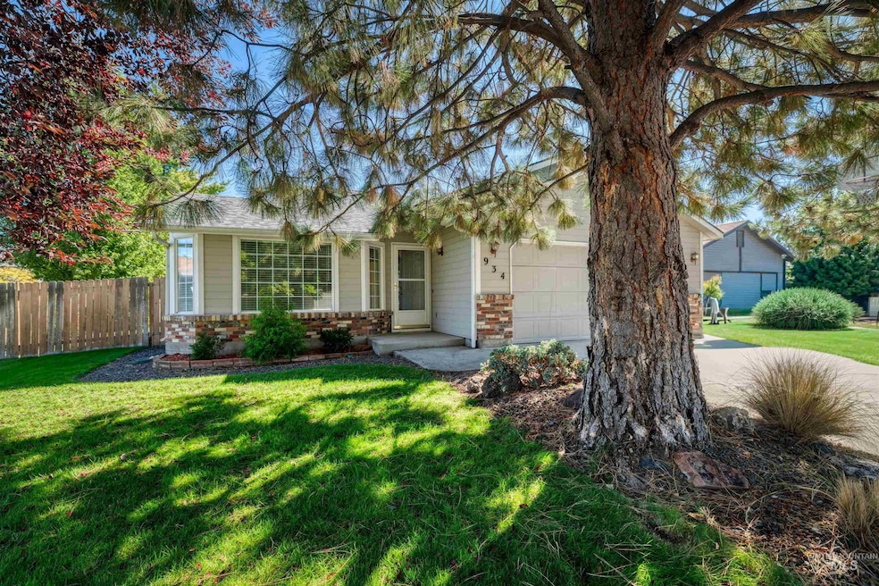 934 N Stonehenge Way, Meridian, ID 83642 - photo 1