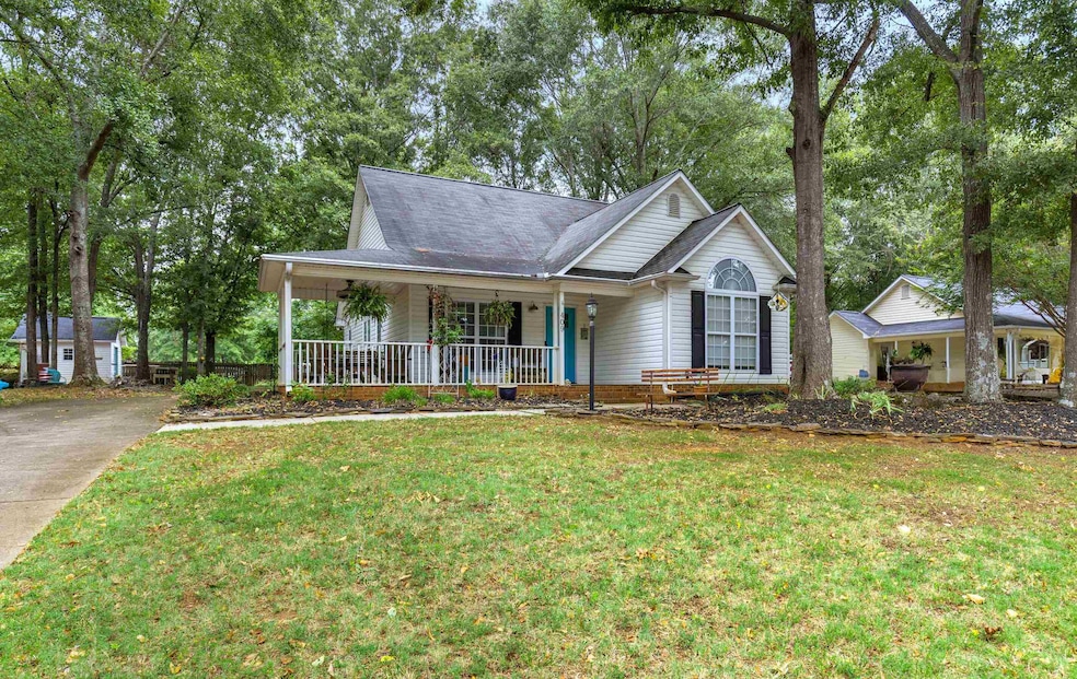 409 Goldbug Dr, Boiling Springs, SC 29316 - photo 1