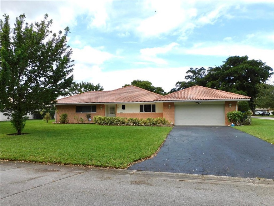 House Front - Oversized lot