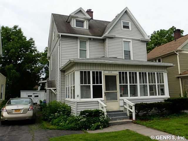 Exterior Front Welcome to 214 East Commercial Stre