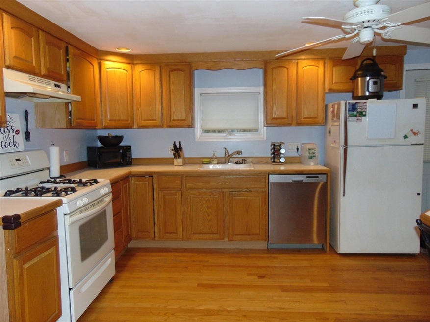 33 Sunrise Ave, Fitchburg, MA 01420 - photo 1