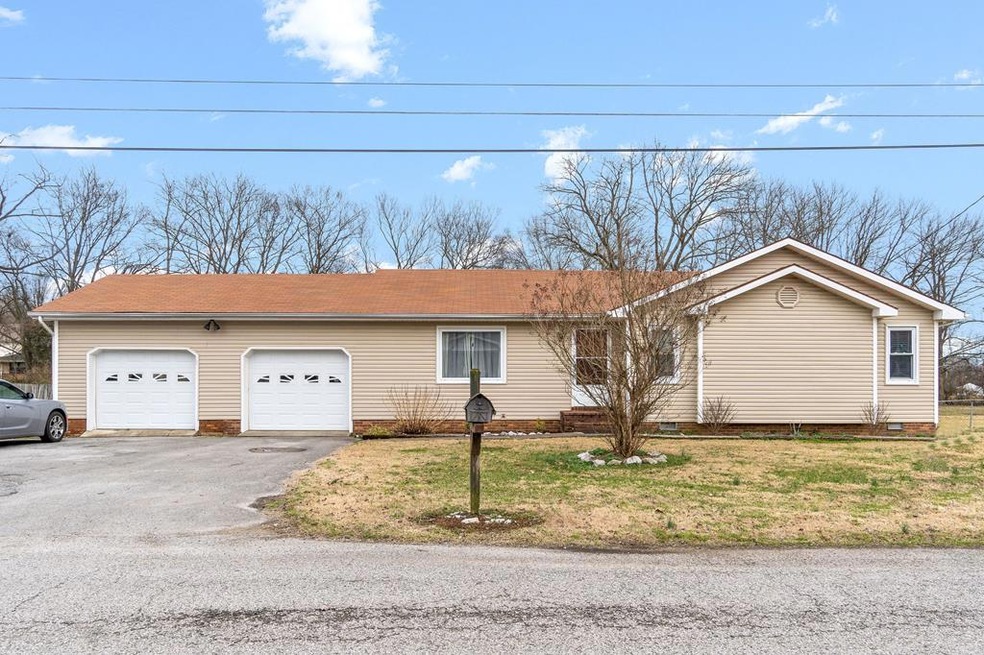 302 Pineridge Dr, Hopkinsville, KY 42240 - photo 1