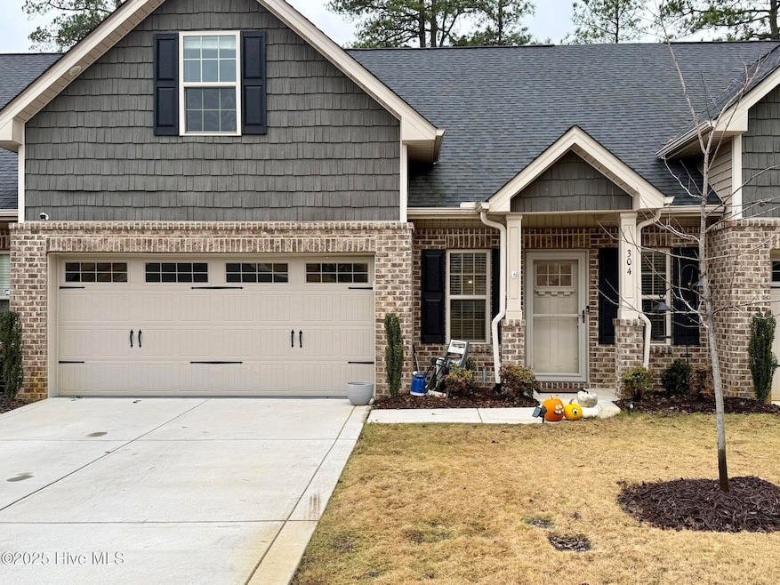 304 Mashie Ct, West End, NC 27376 - photo 1