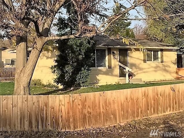 1823 Glen St NE, East Wenatchee, WA 98802 - photo 1