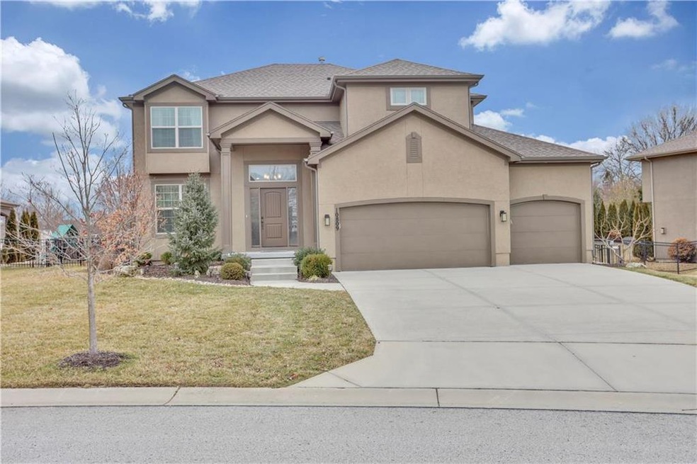 Beautiful 2-Story on great lot!