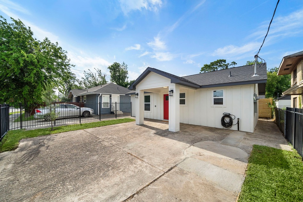 1823 Studewood St unit A, Houston, TX 77008 - photo 1