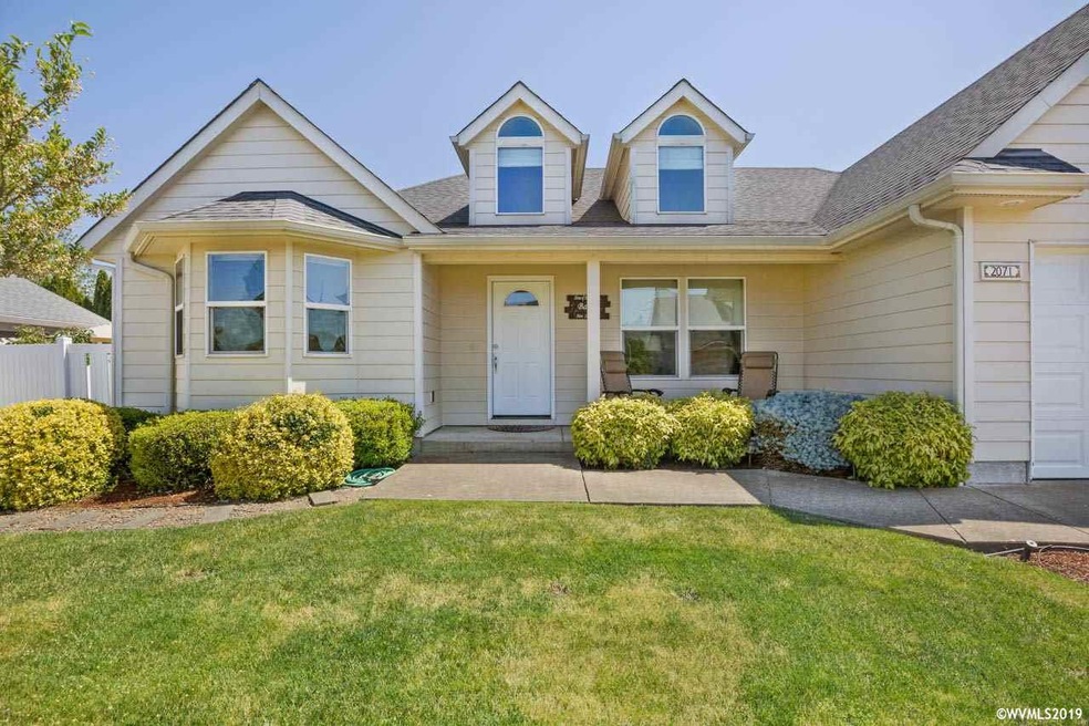 2071 Chase Loop SW, Albany, OR 97321 - photo 1