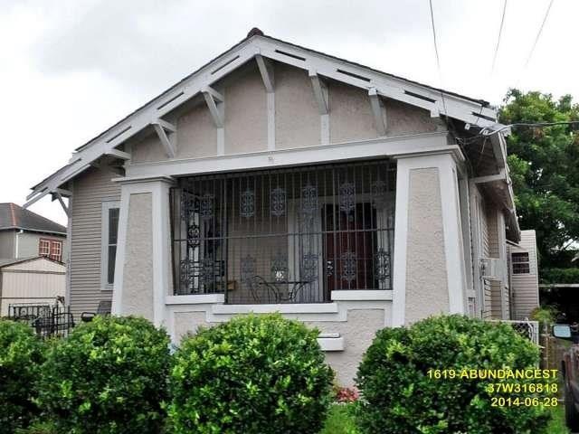 Arts & Crafts Bundalow with back 1 bedroom apartme
