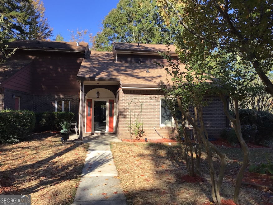 1554 Circlestone Dr unit 1, Stone Mountain, GA 30088 - photo 1