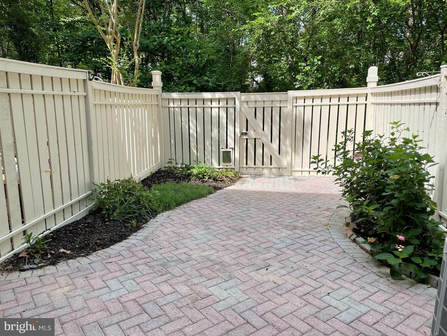 1605 Fieldthorn Dr, Reston, VA 20194 - photo 1