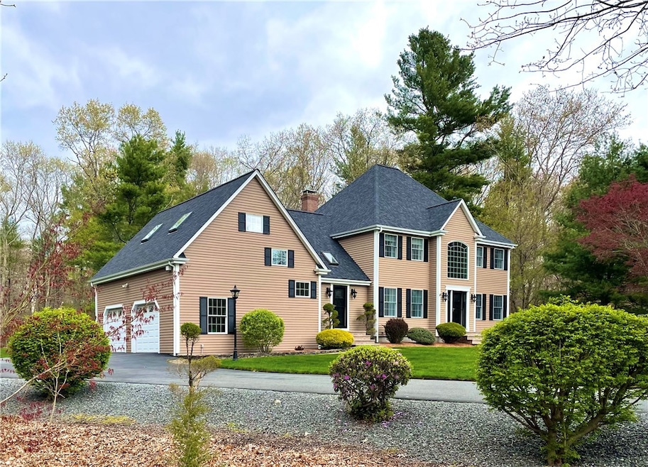 Stunning  Colonial. This lovely 3500 sq ft builder