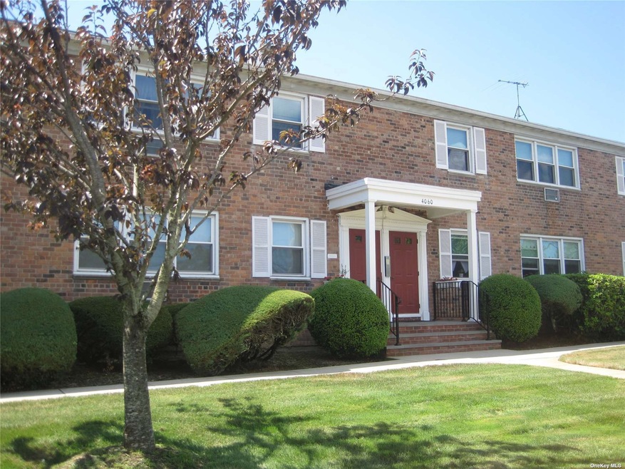4060 Jerusalem Ave unit 1 C, Seaford, NY 11783 - photo 1