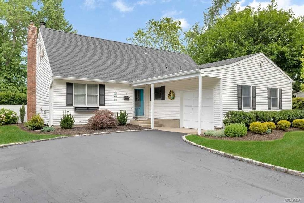 3 Pawnee Dr, ComMacK, NY 11725 - photo 1