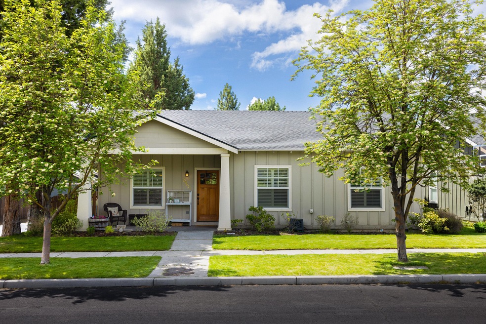 20621 White Dove Ln, Bend, OR 97702 - photo 1