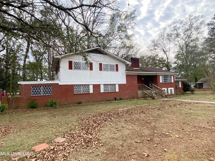 557 W Mcpherson Dr, Monticello, MS 39654 - photo 1