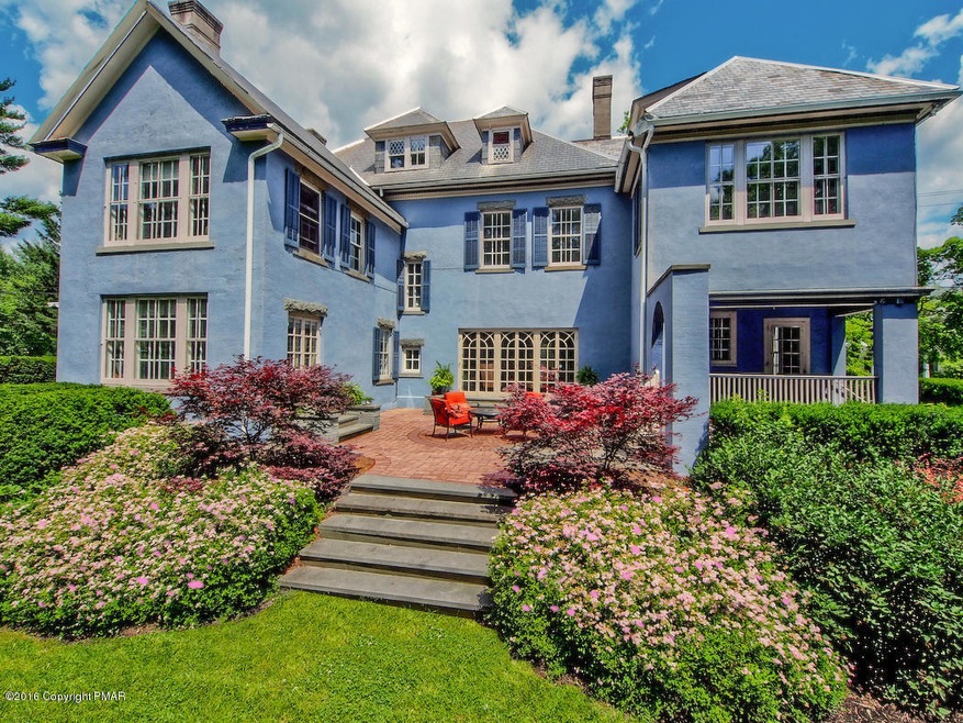 707 Thomas St, Stroudsburg, PA 18360 - photo 1