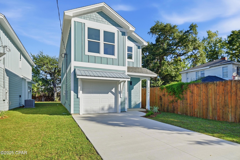 924 Grace Ave, Panama City, FL 32401 - photo 1
