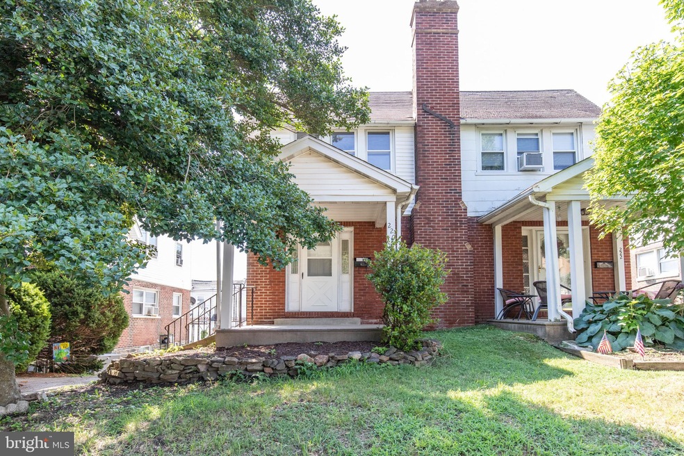 220 W Marshall Rd, Lansdowne, PA 19050 - photo 1