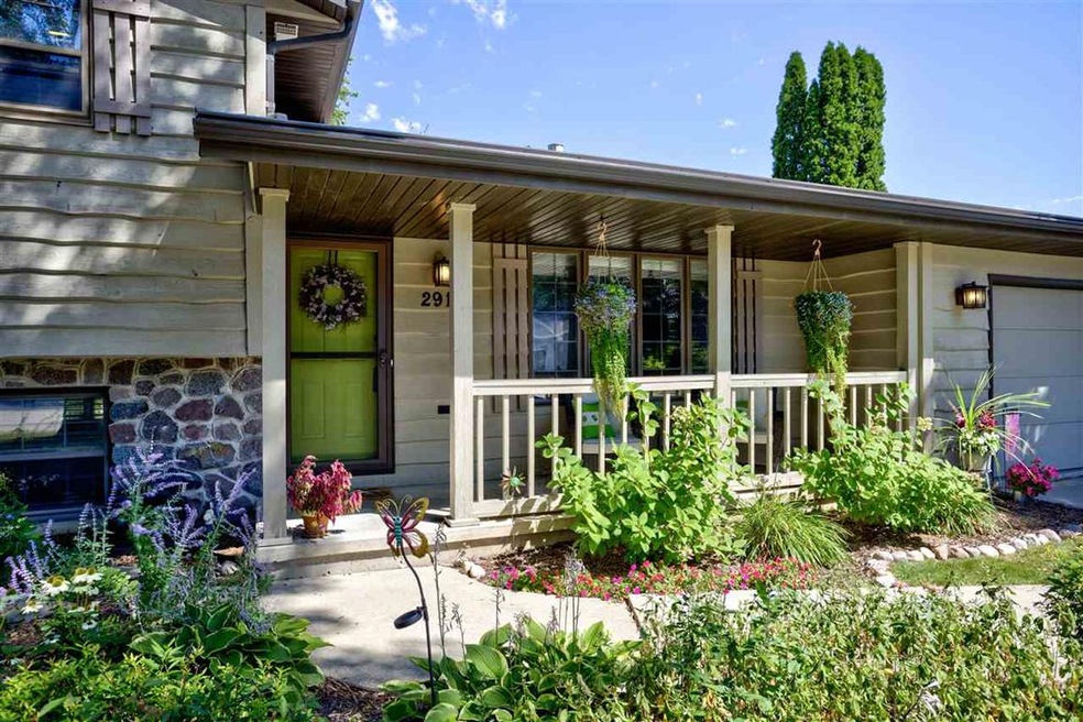 2910 W Seneca Dr, Appleton, WI 54914 - photo 1