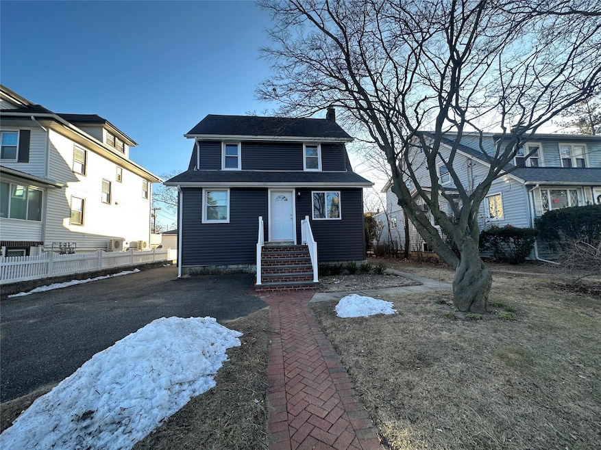 8 Leach St unit 1, Lynbrook, NY 11563 - photo 1