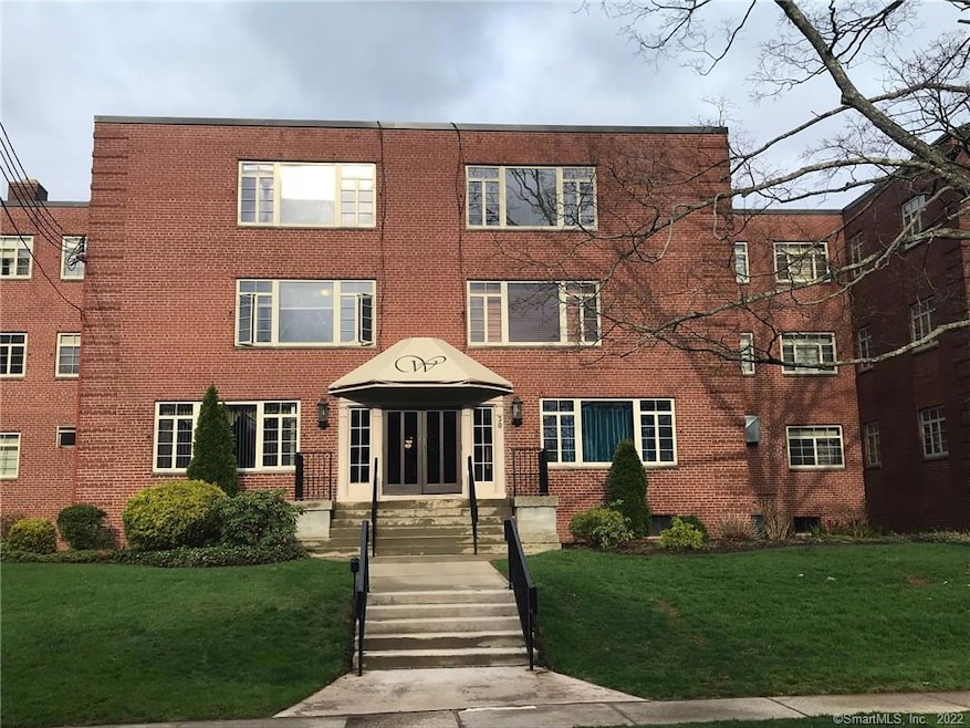 30 Outlook Ave unit 203, West Hartford, CT 06119 - photo 1